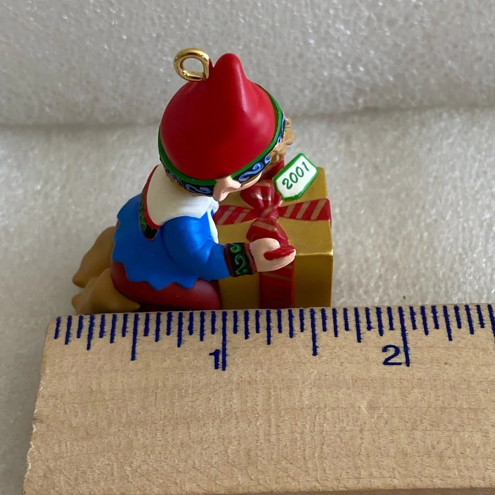 Vintage Christmas 2001 Hallmark Keepsake Ornament 
